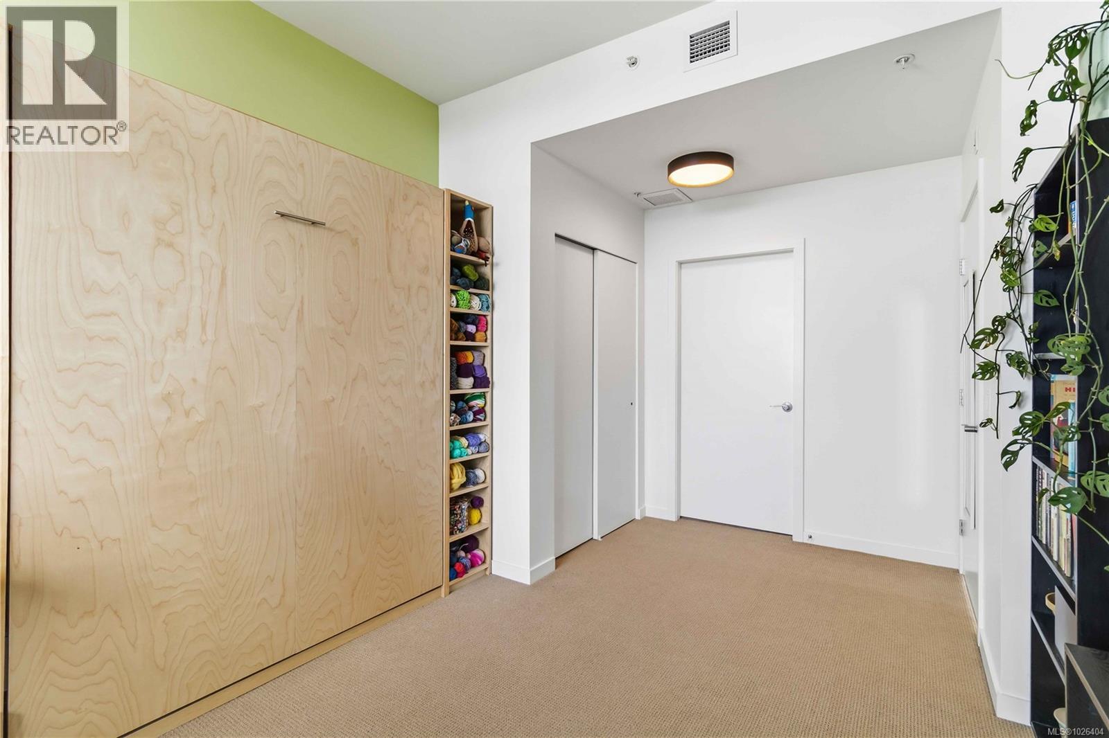 901 373 Tyee Road, Victoria