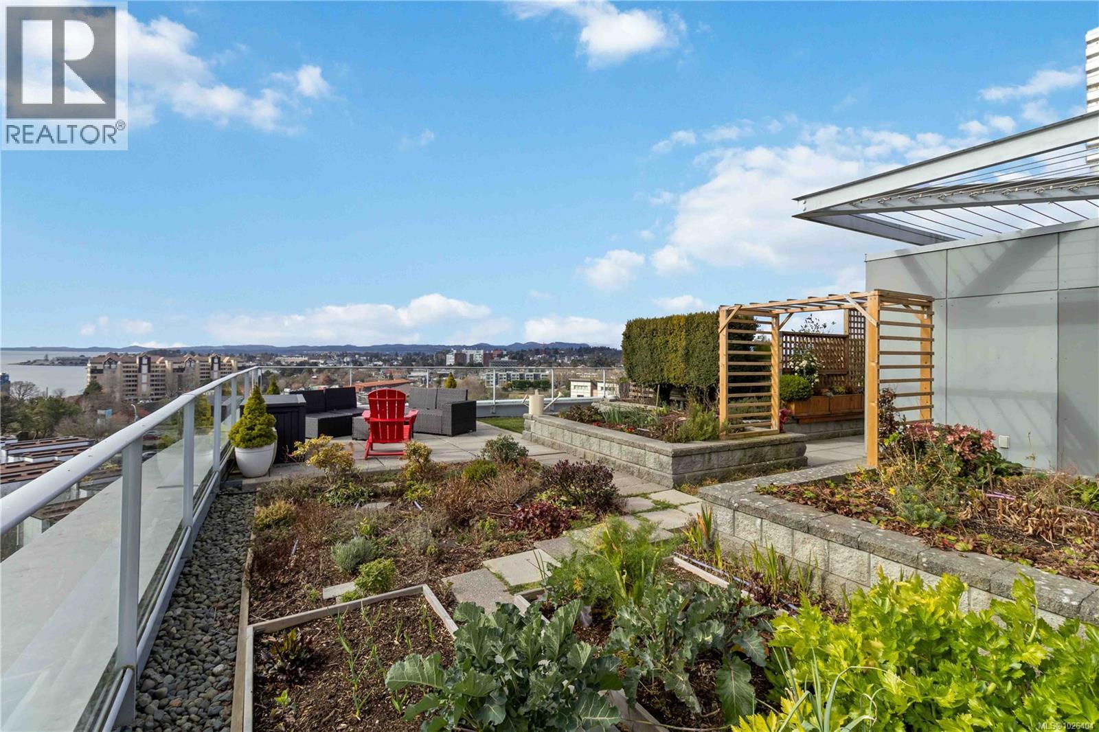 901 373 Tyee Road, Victoria