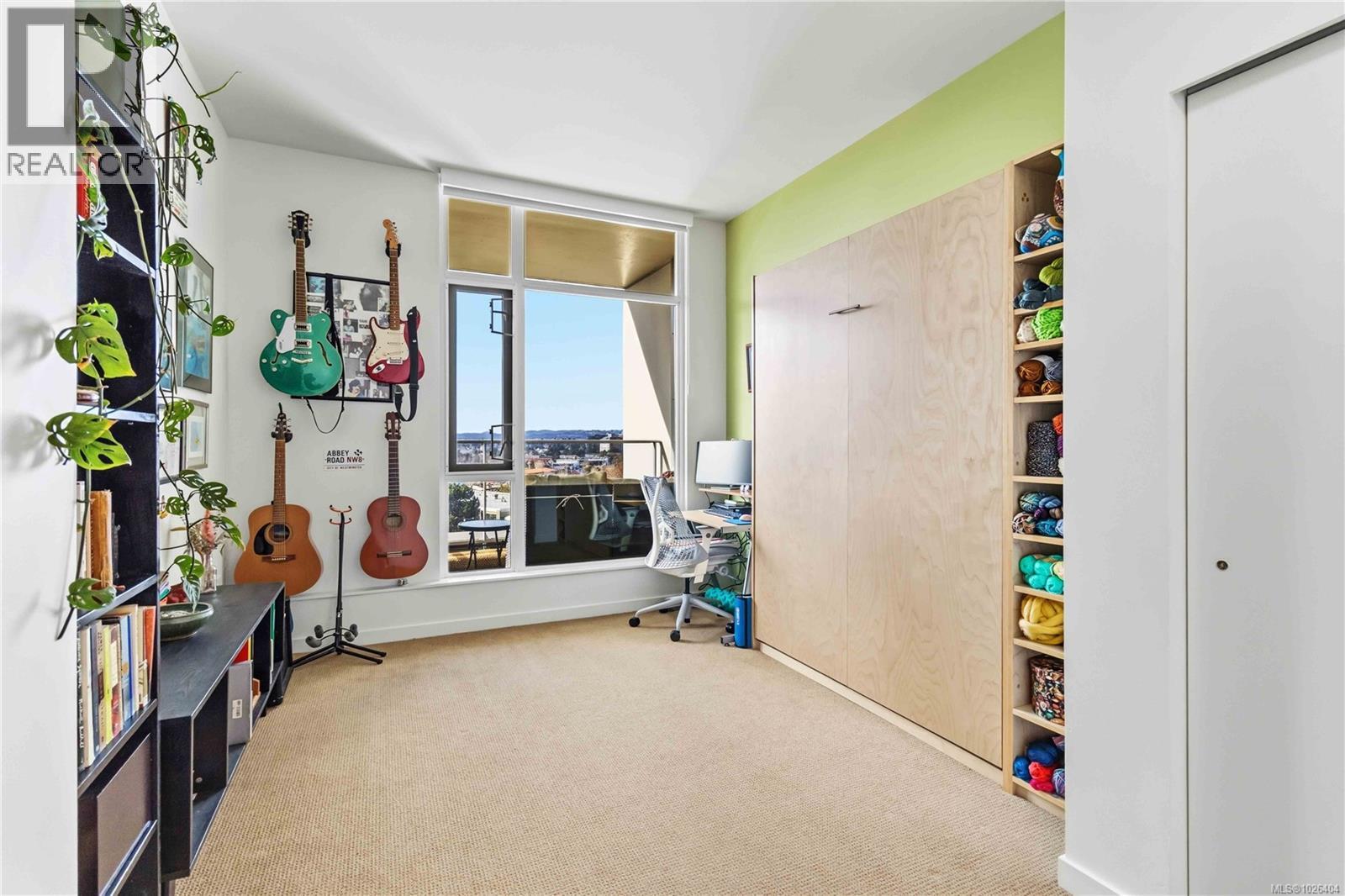 901 373 Tyee Road, Victoria