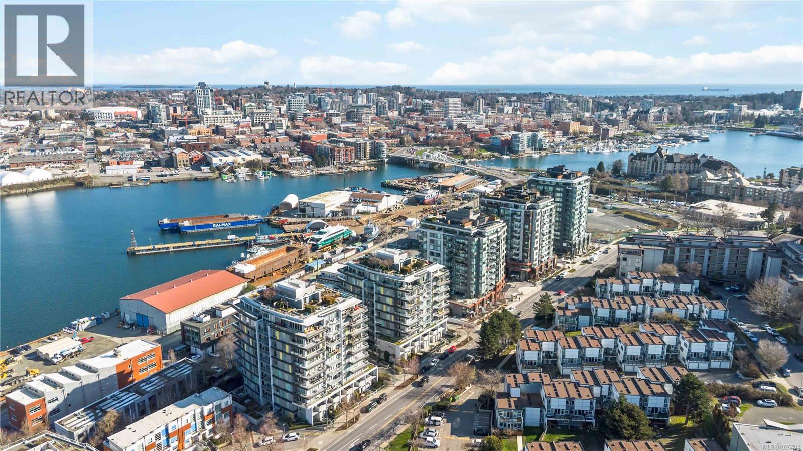 901 373 Tyee Road, Victoria