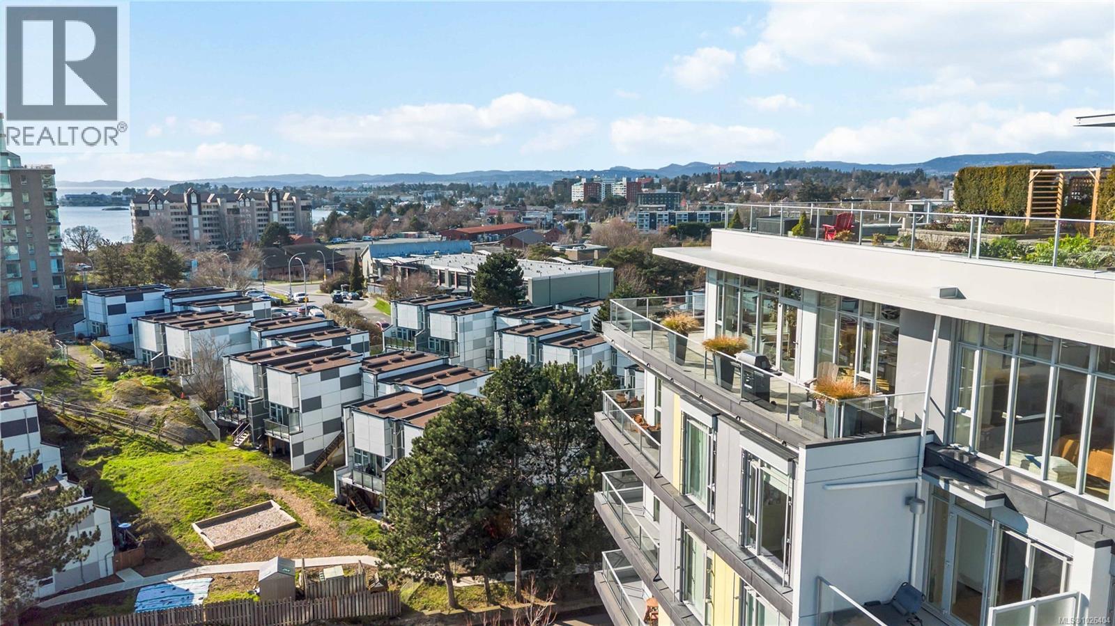 901 373 Tyee Road, Victoria