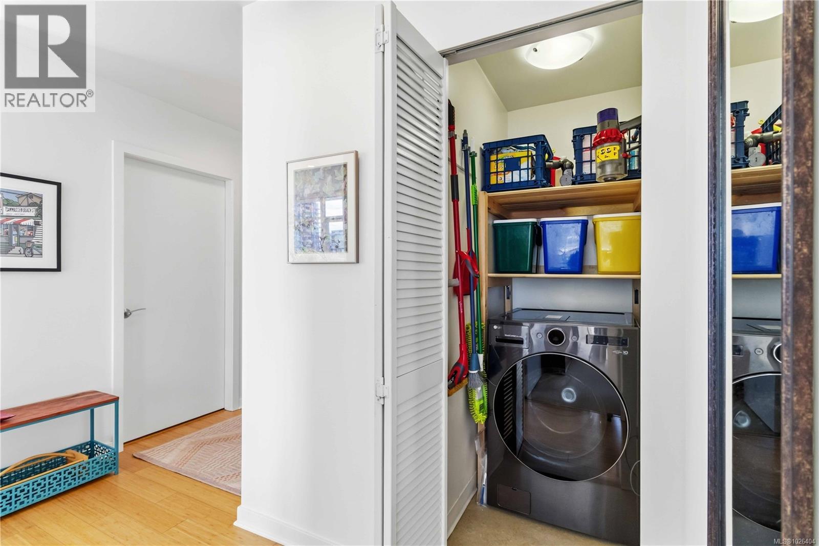 901 373 Tyee Road, Victoria