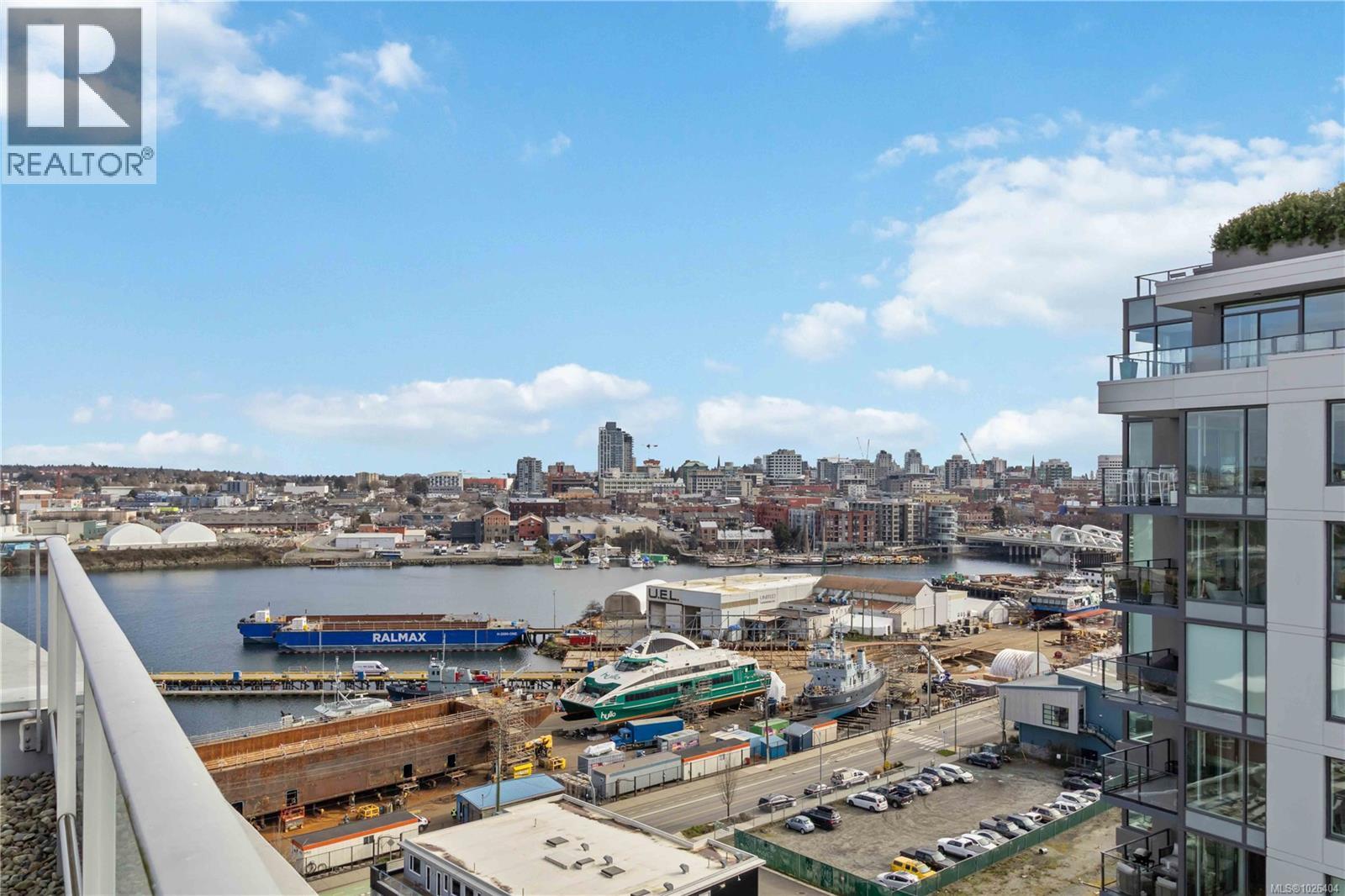 901 373 Tyee Road, Victoria