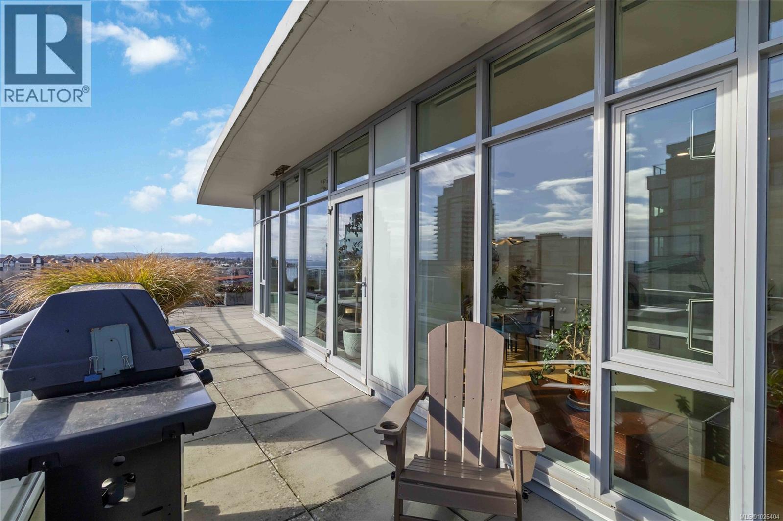 901 373 Tyee Road, Victoria