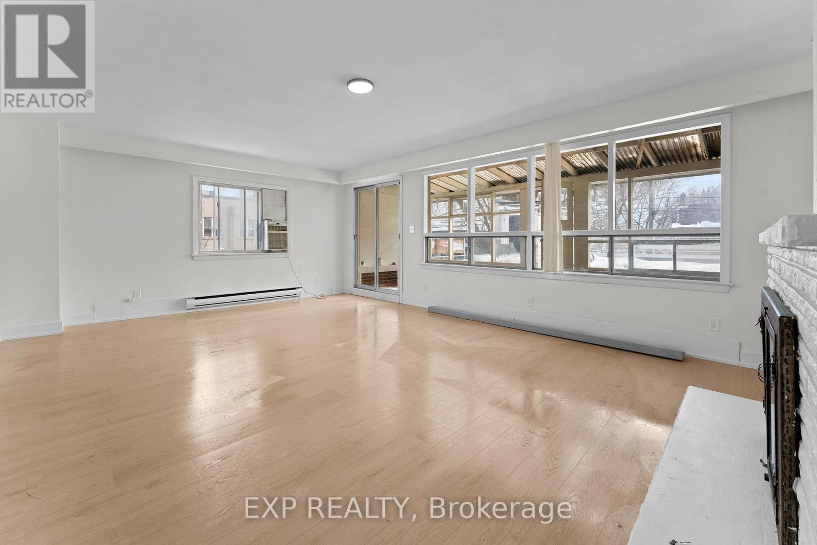 UPPER - 1558 QUEEN STREET E - Photo 4 of 23, Toronto (Greenwood-Coxwell), Ontario