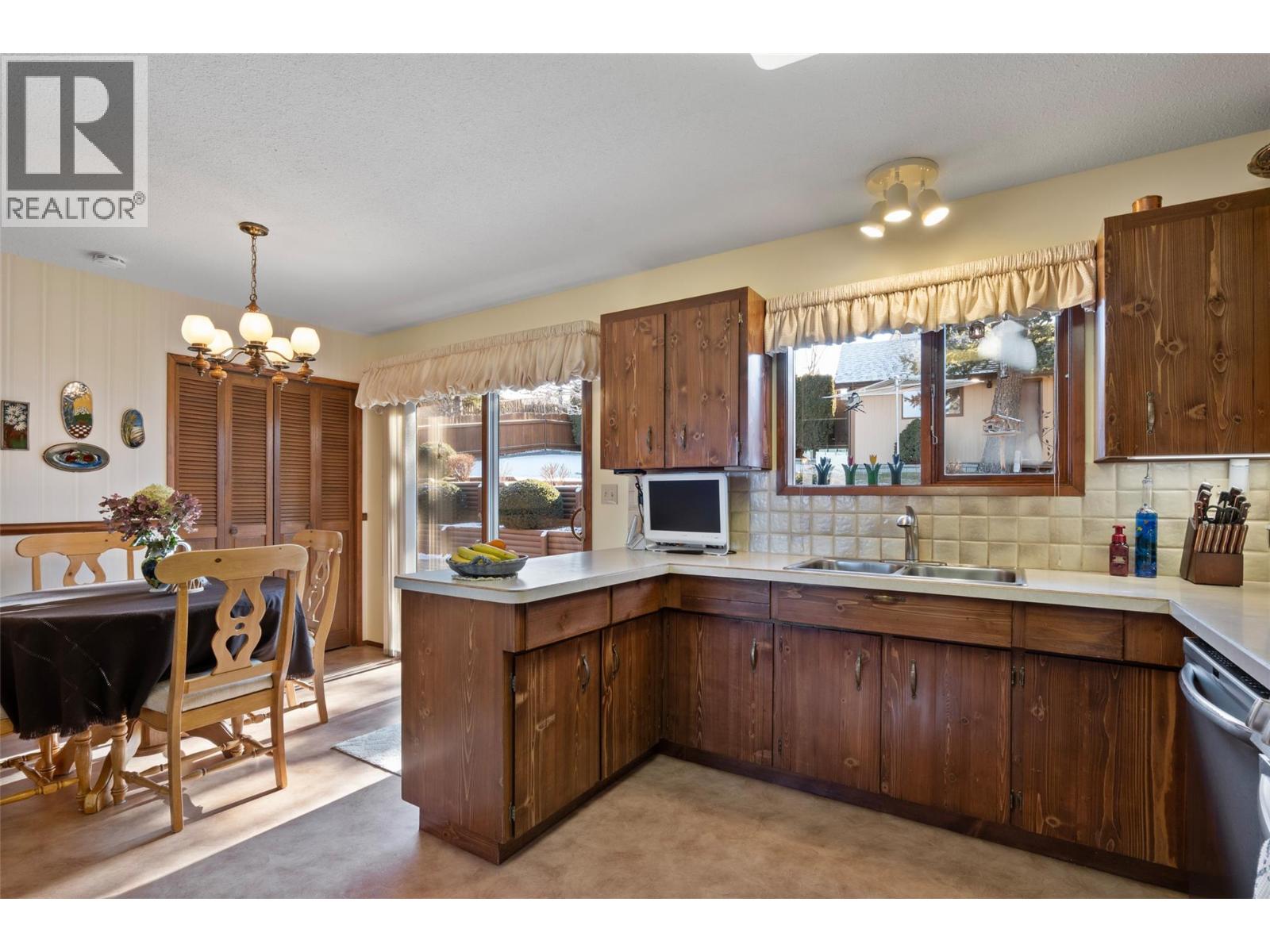 235 ROBSON Drive, Kamloops