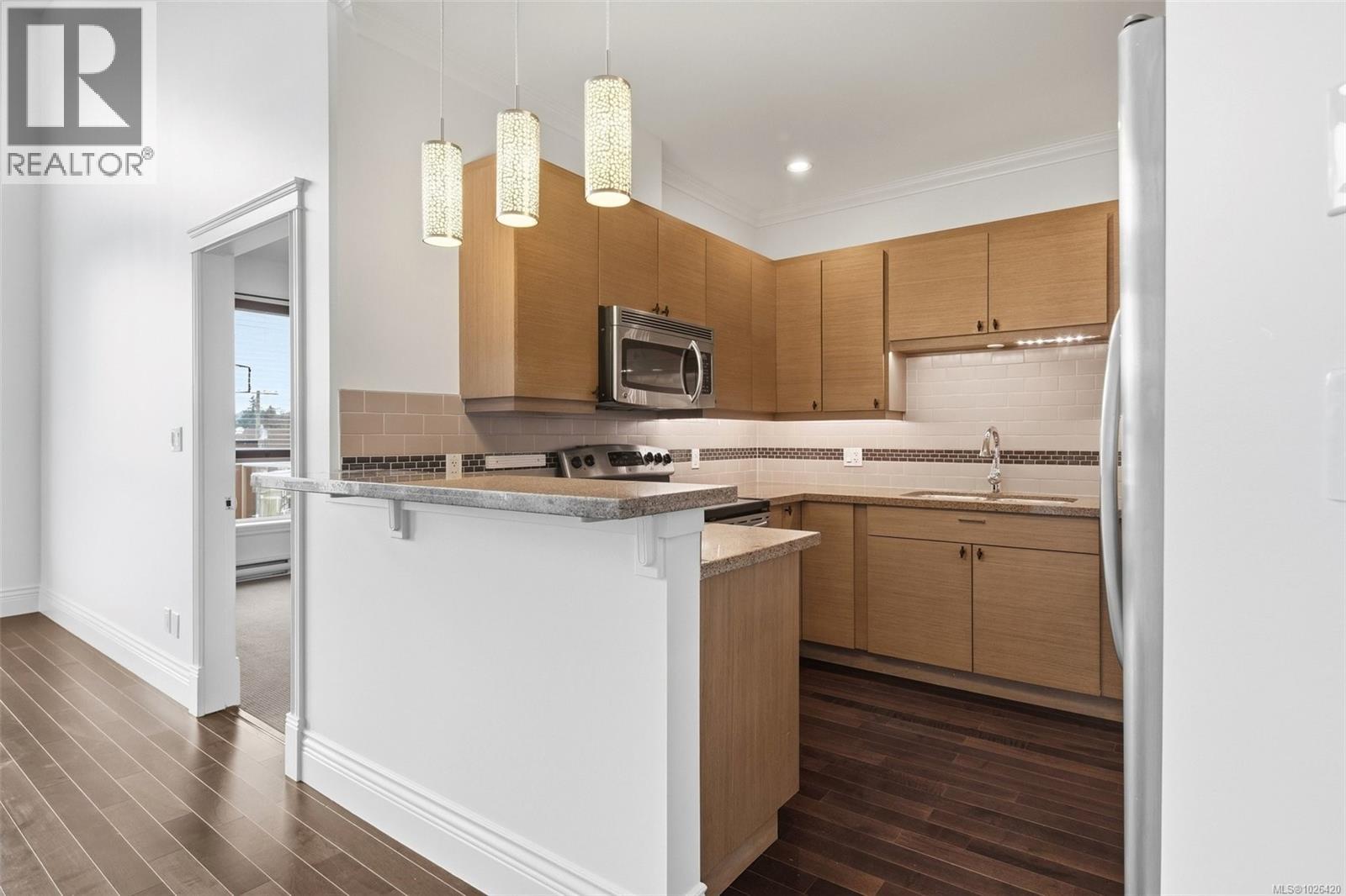#308 751 Goldstream Ave - 11