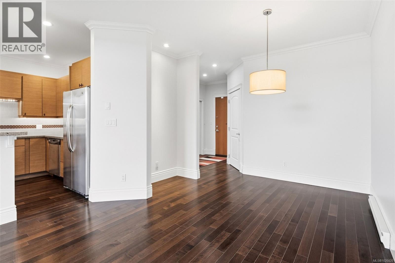#308 751 Goldstream Ave - 10