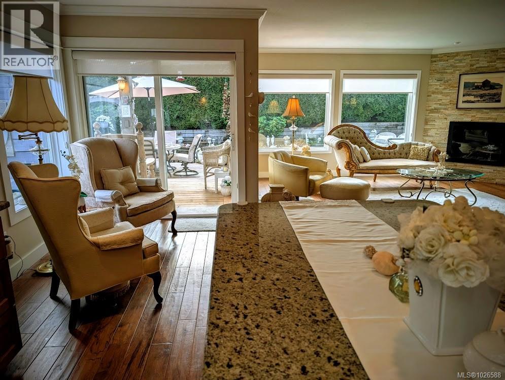 1307 Oceanside Dr, Qualicum Beach