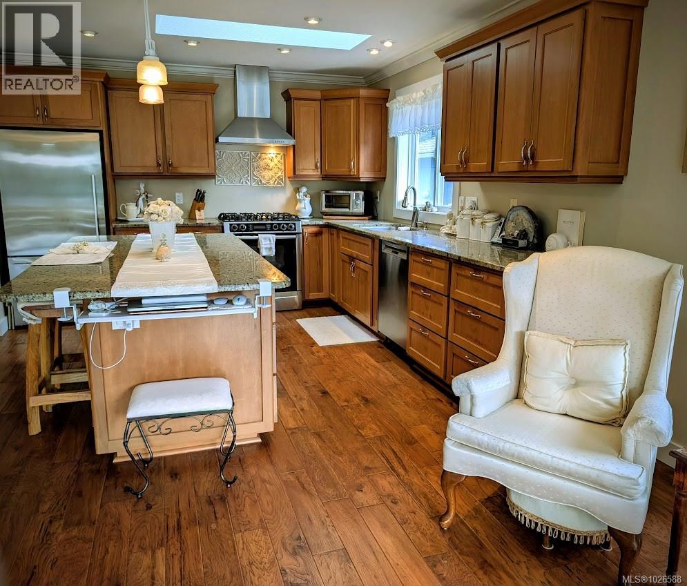 1307 Oceanside Dr, Qualicum Beach