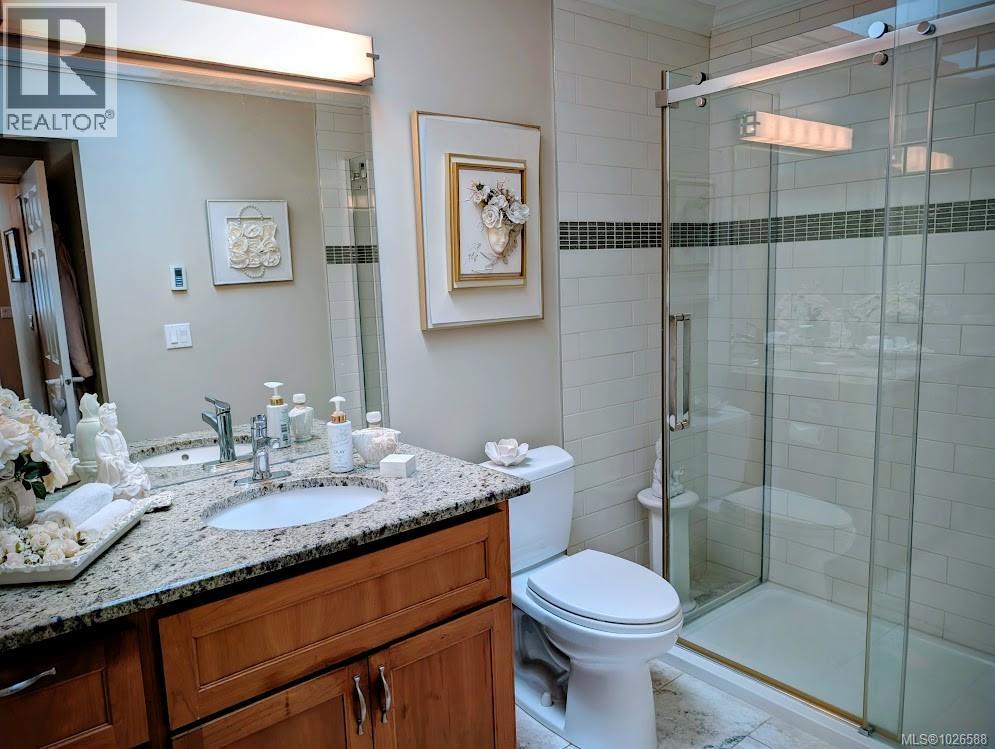 1307 Oceanside Dr, Qualicum Beach