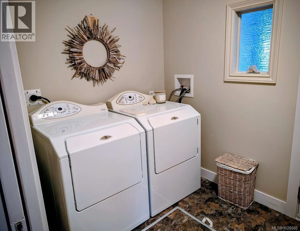 1307 Oceanside Dr, Qualicum Beach