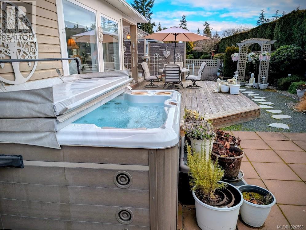 1307 Oceanside Dr, Qualicum Beach