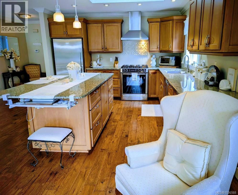 1307 Oceanside Dr, Qualicum Beach