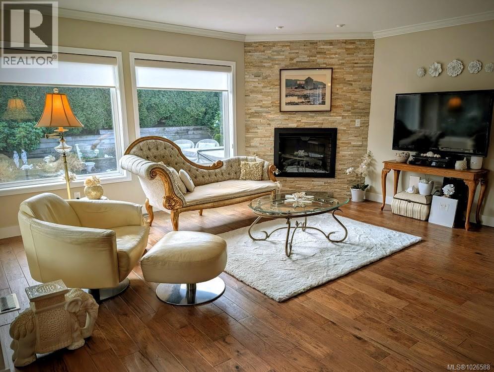 1307 Oceanside Dr, Qualicum Beach