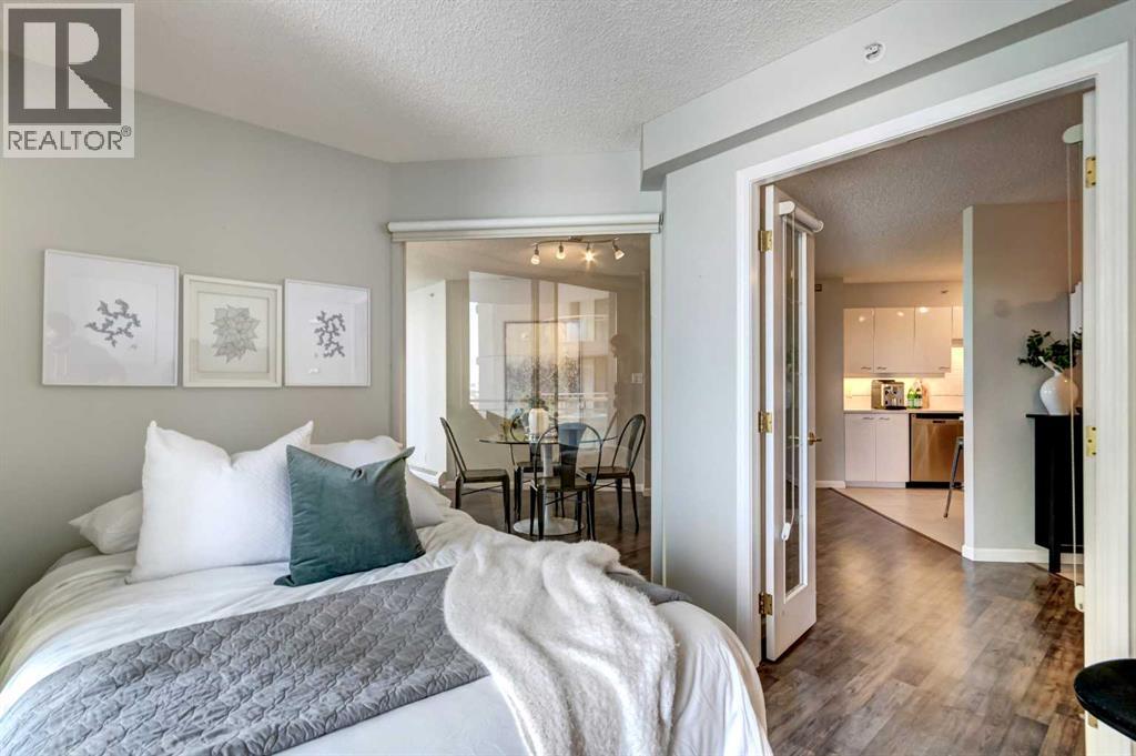 Single Family House for Sale in    Avenue SW Eau Claire Calgary 