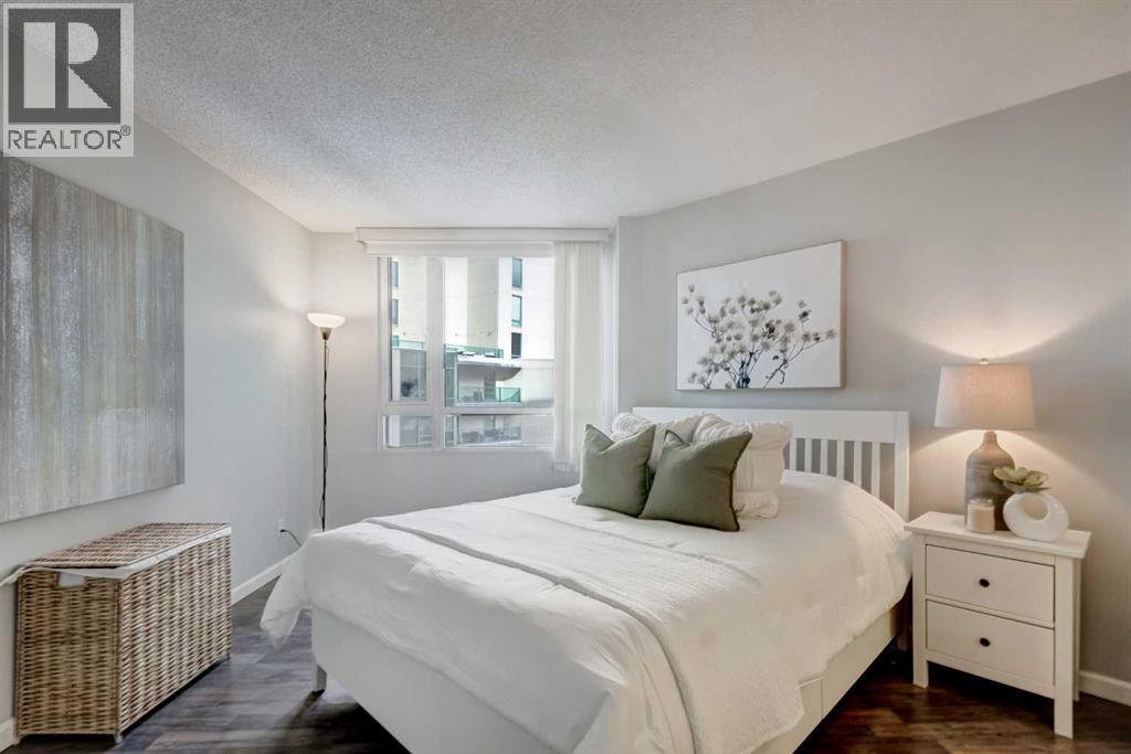 Single Family House for Sale in    Avenue SW Eau Claire Calgary 