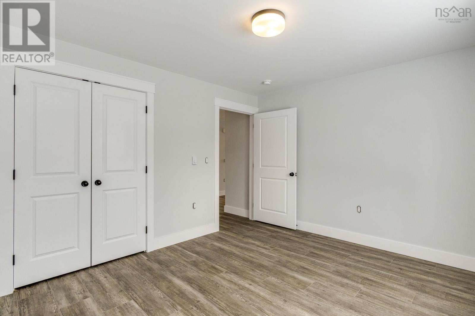 Property 22 of 41 of 43 Amelia Ave Avenue