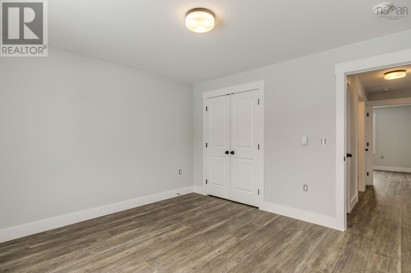 Property 21 of 41 of 43 Amelia Ave Avenue