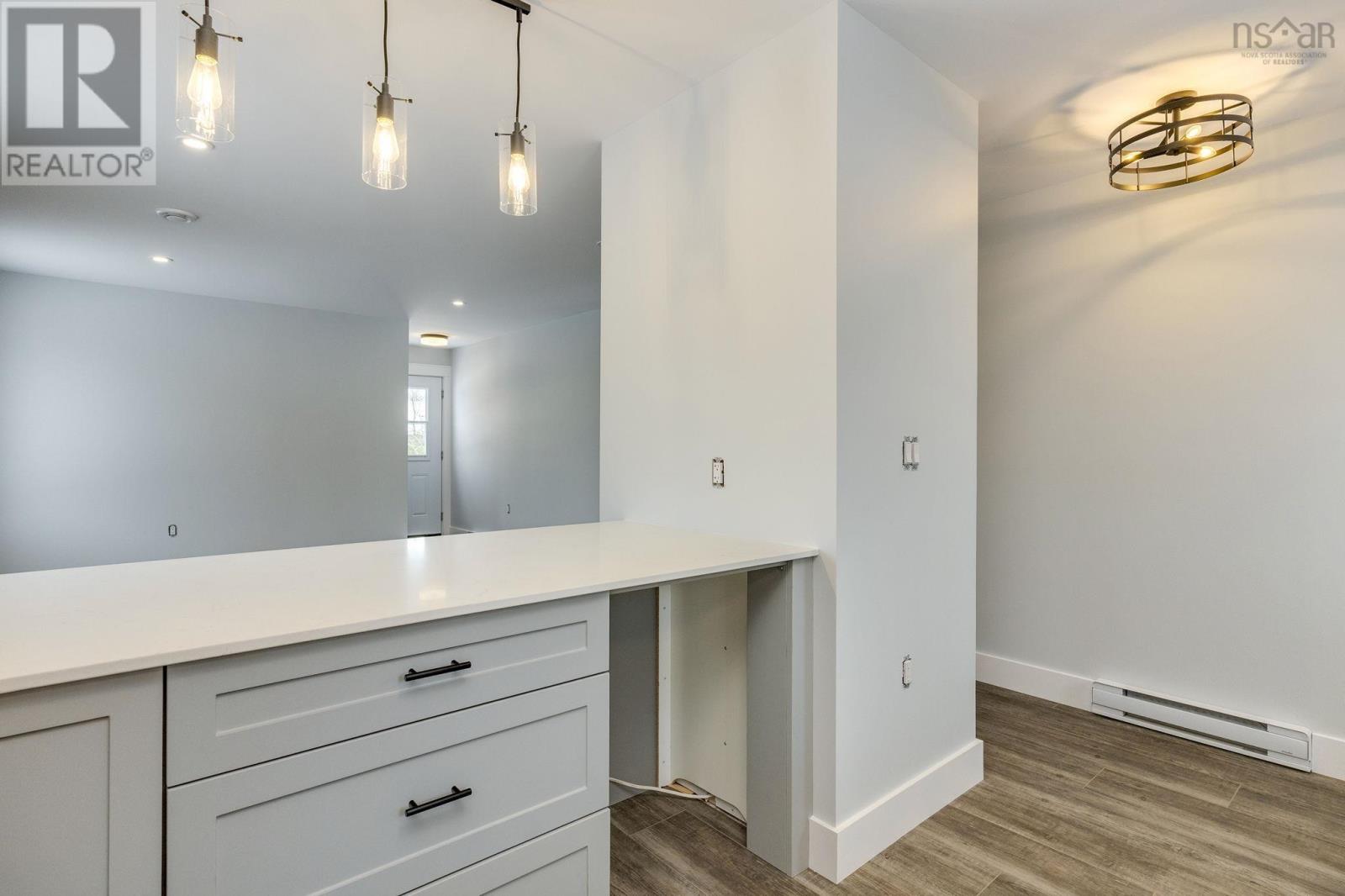 Property 18 of 41 of 43 Amelia Ave Avenue