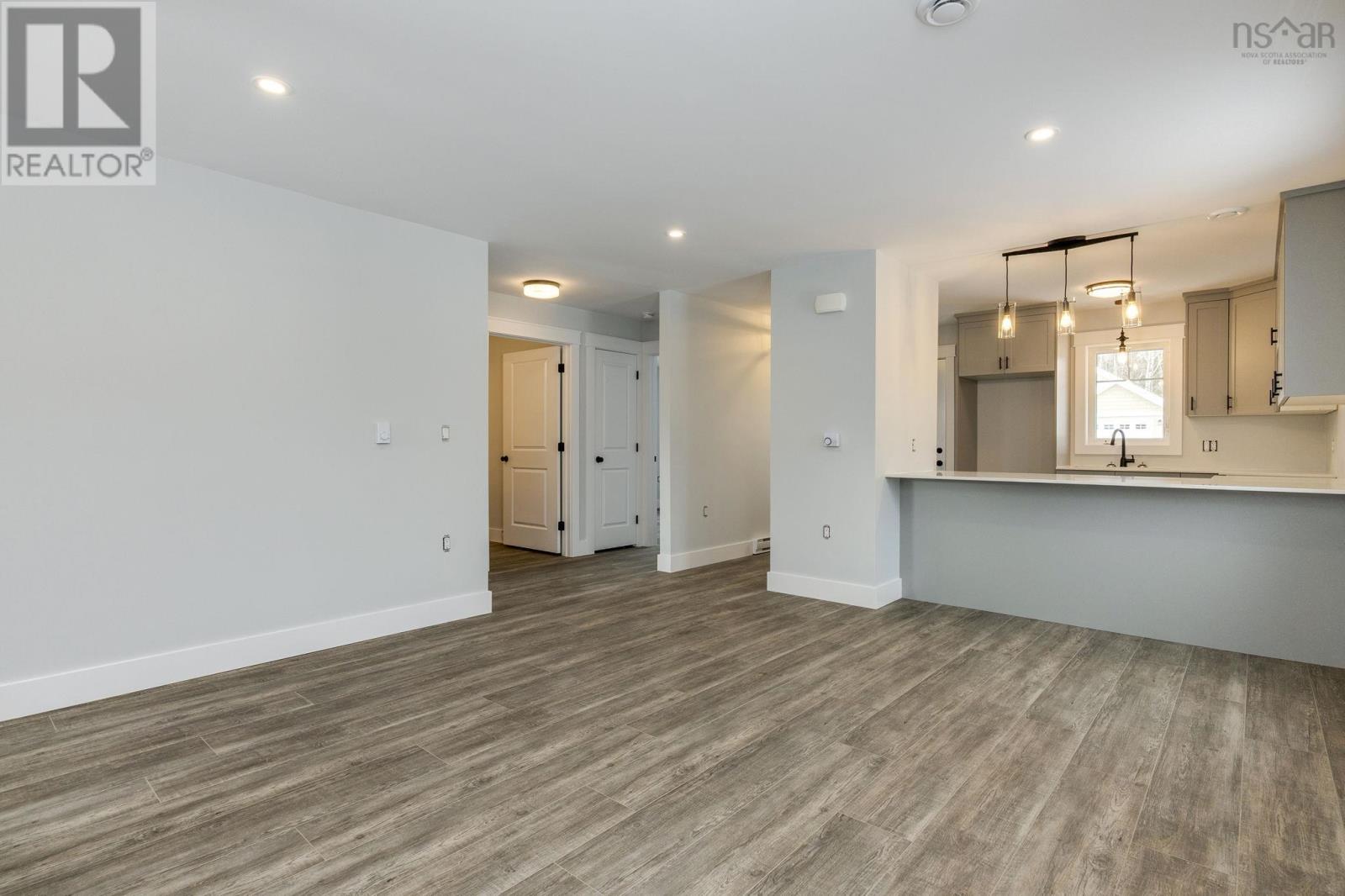 Property 13 of 41 of 43 Amelia Ave Avenue