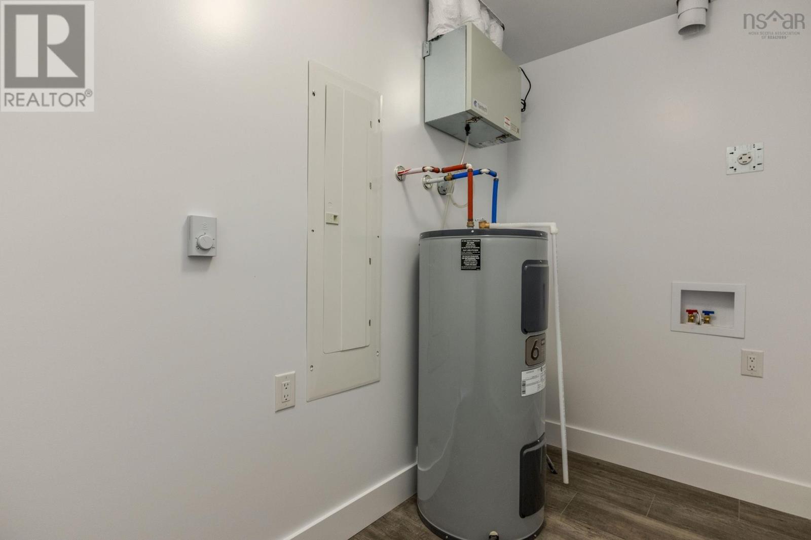 Property 19 of 41 of 43 Amelia Ave Avenue