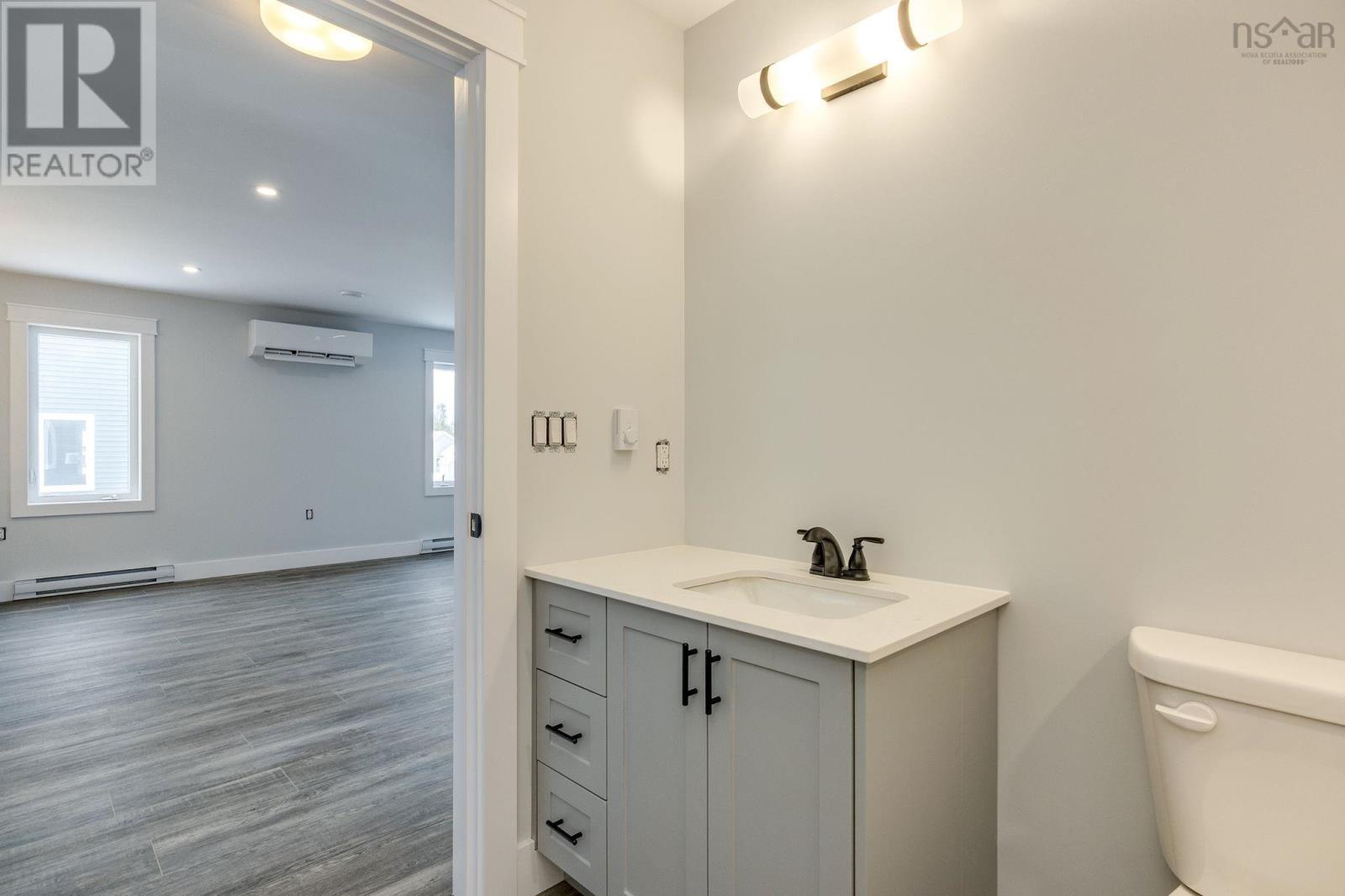 Property 25 of 41 of 43 Amelia Ave Avenue