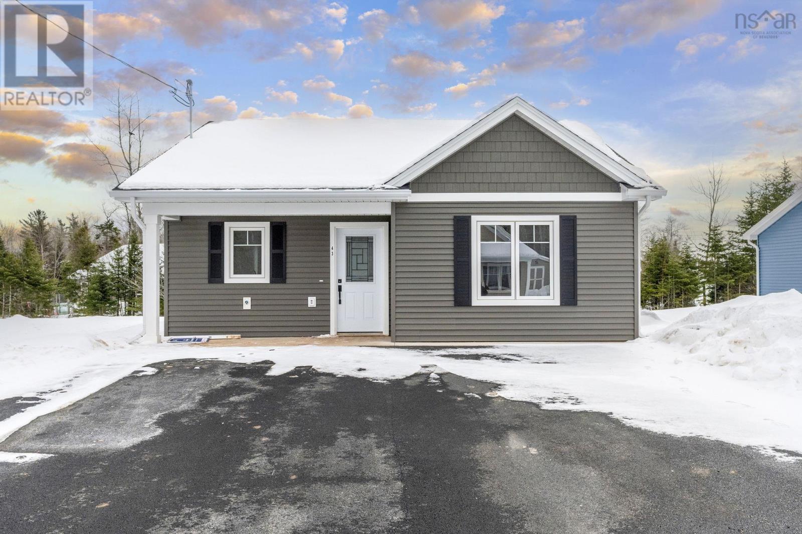 Property 4 of 41 of 43 Amelia Ave Avenue