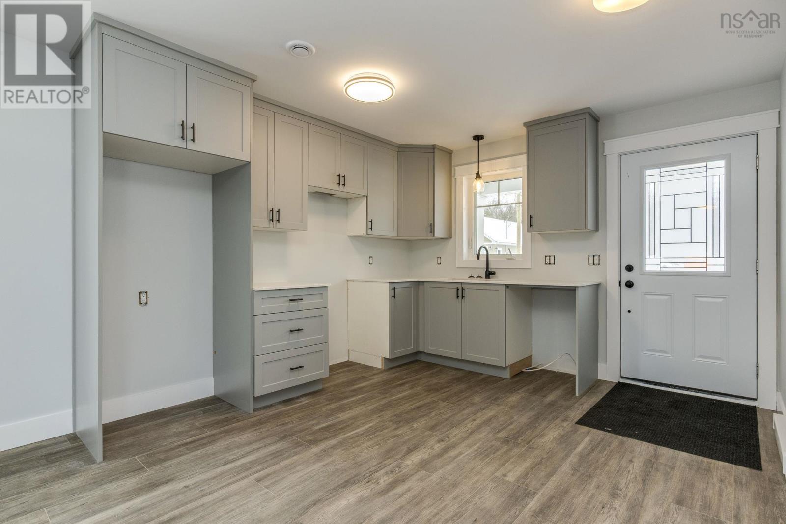 Property 10 of 49 of 41 Amelia Ave Avenue