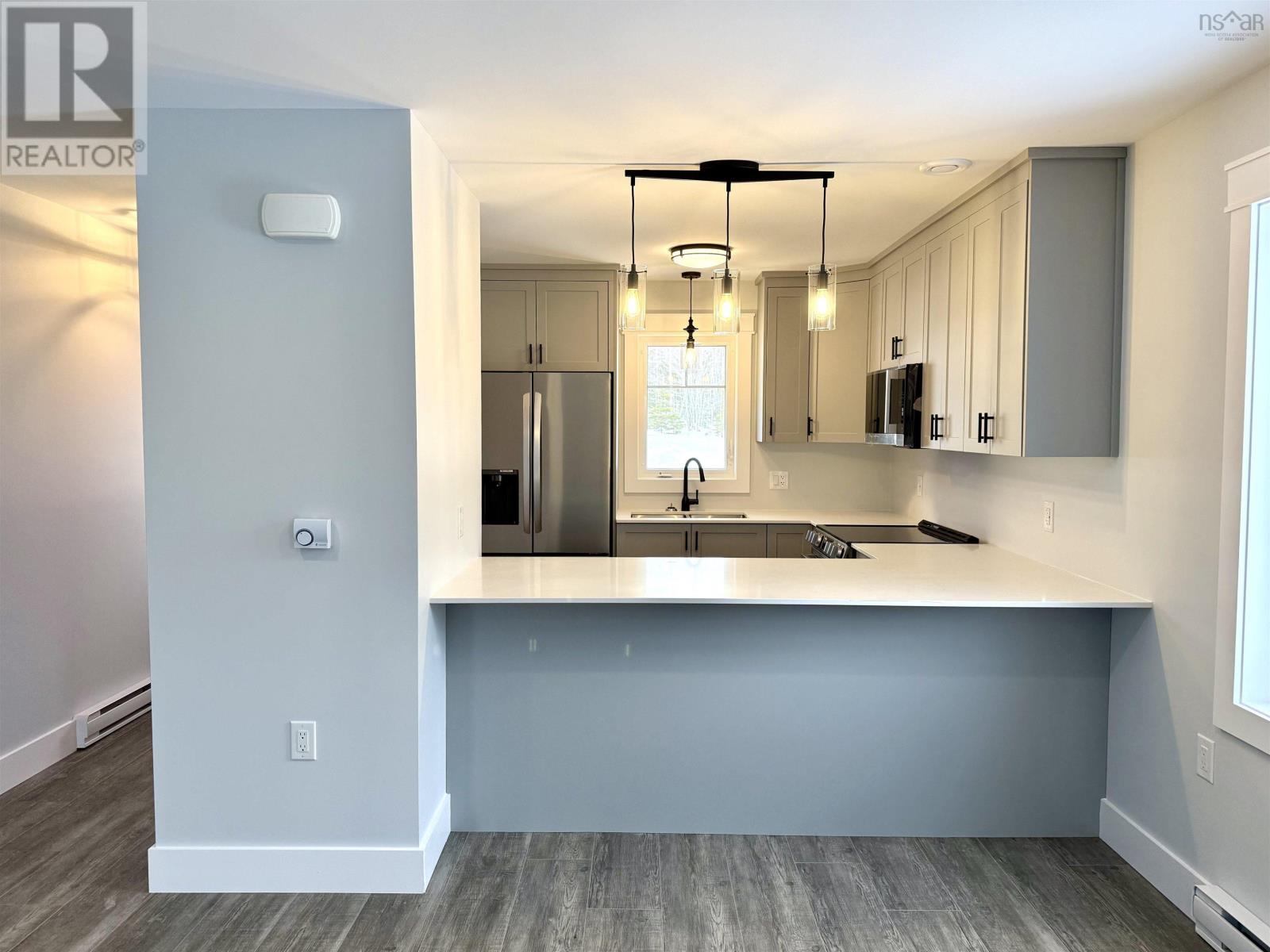 Property 9 of 41 of 43 Amelia Ave Avenue