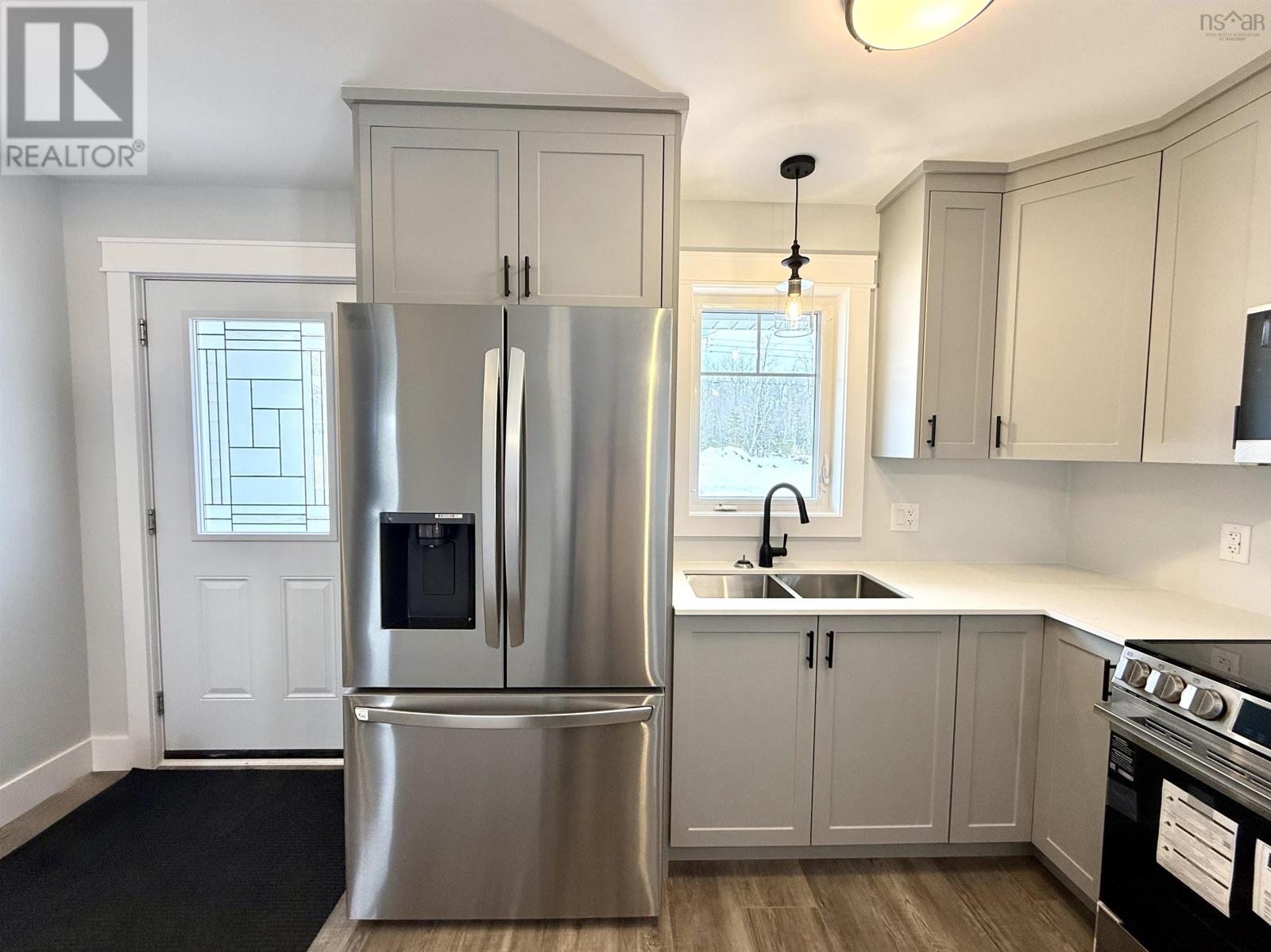 Property 7 of 41 of 43 Amelia Ave Avenue