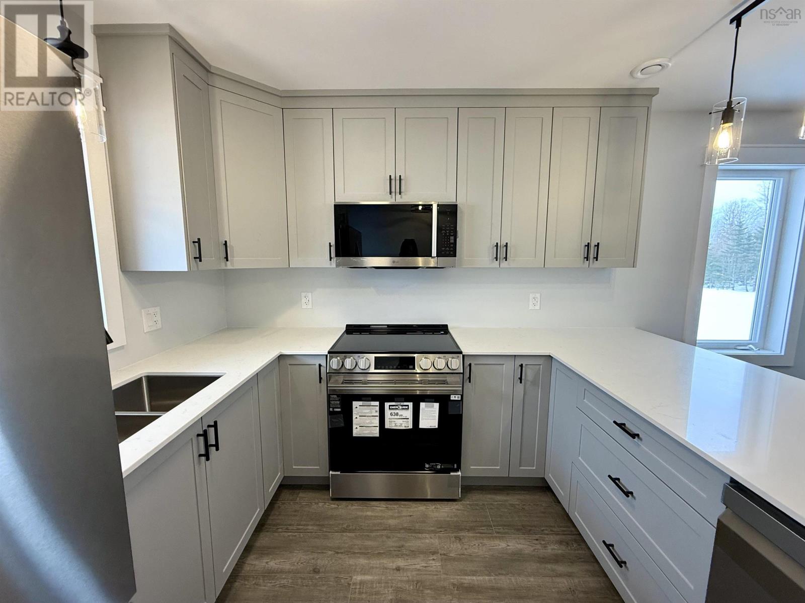 Property 8 of 41 of 43 Amelia Ave Avenue