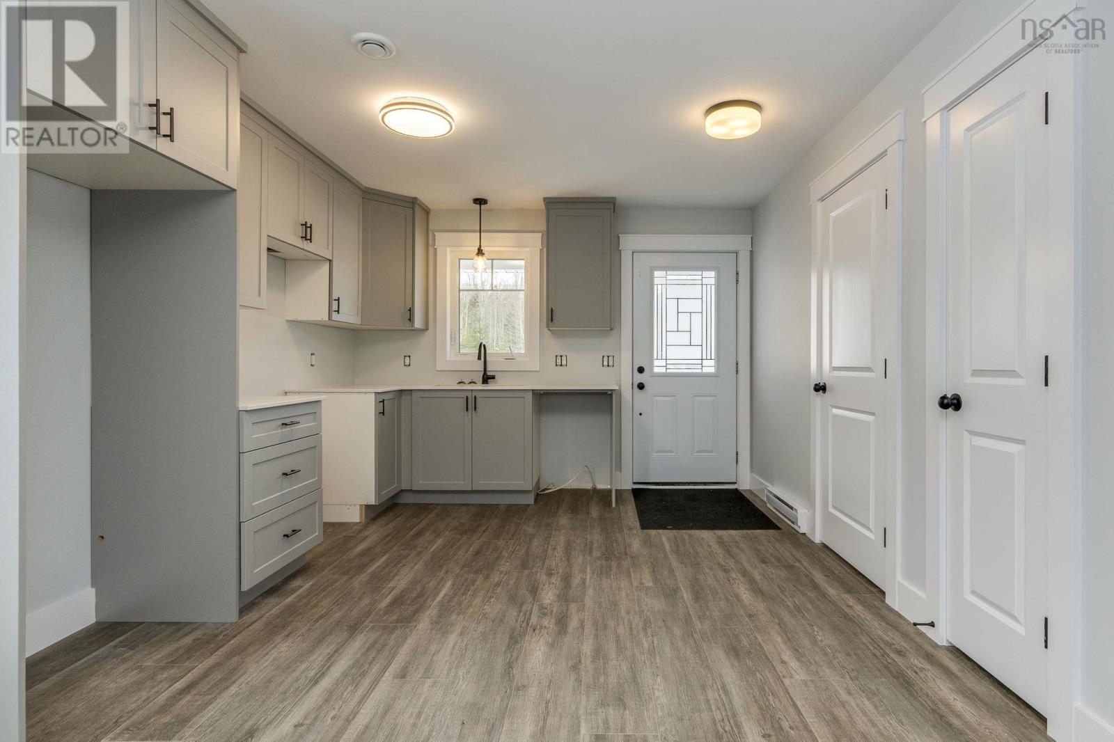 Property 9 of 49 of 41 Amelia Ave Avenue