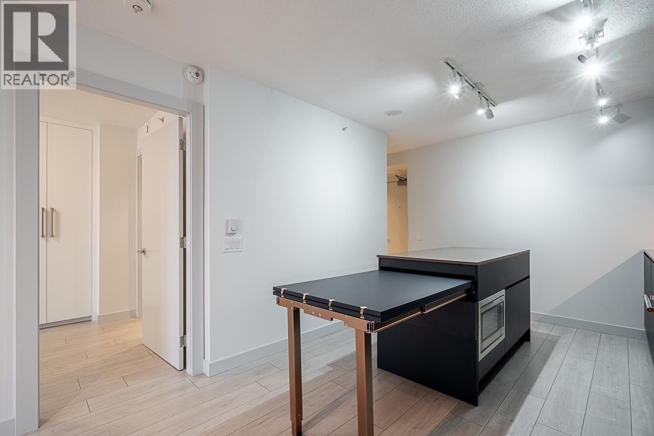 1106 988 QUAYSIDE DRIVE, New Westminster