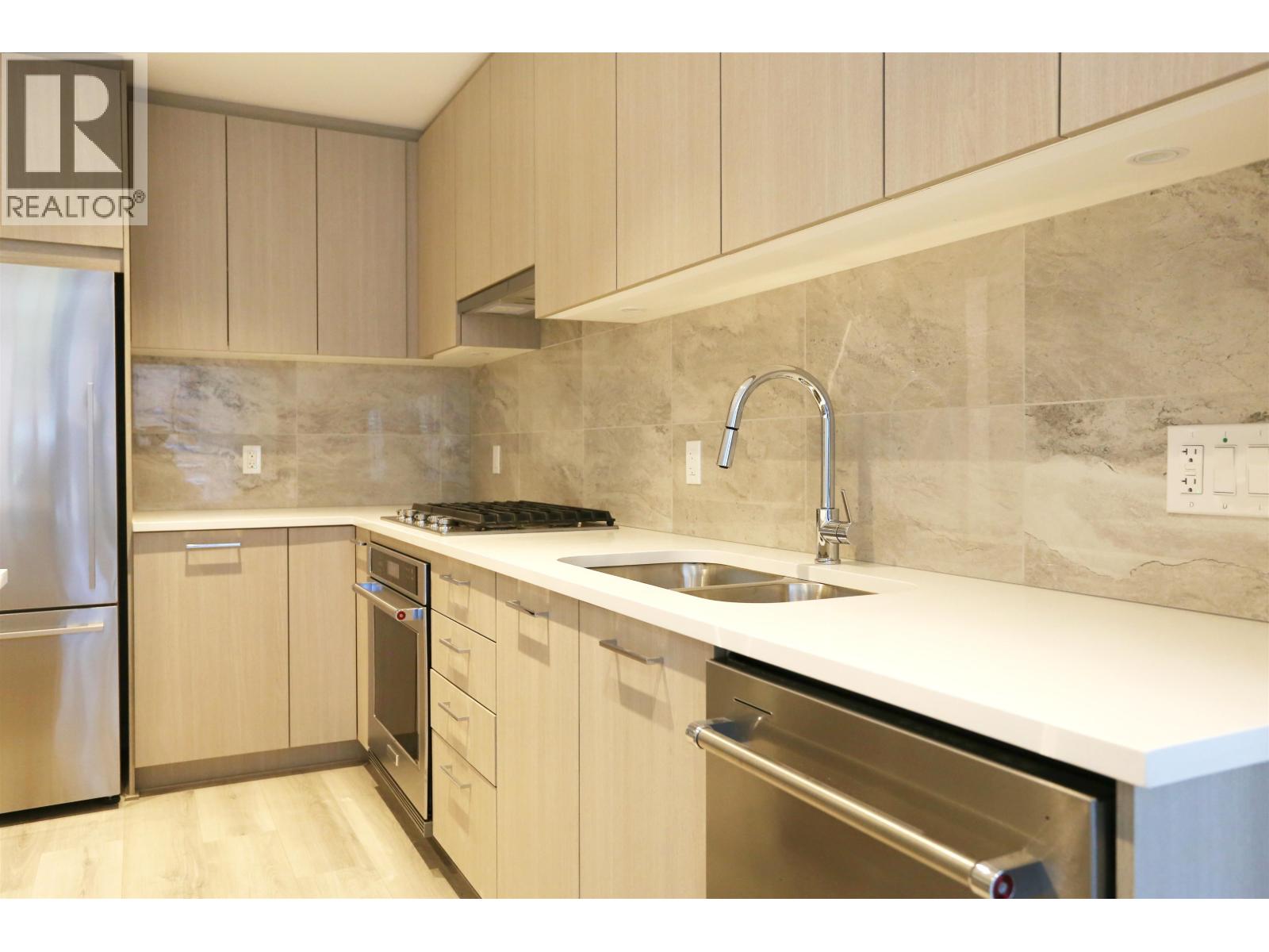 219 615 COTTONWOOD, Coquitlam