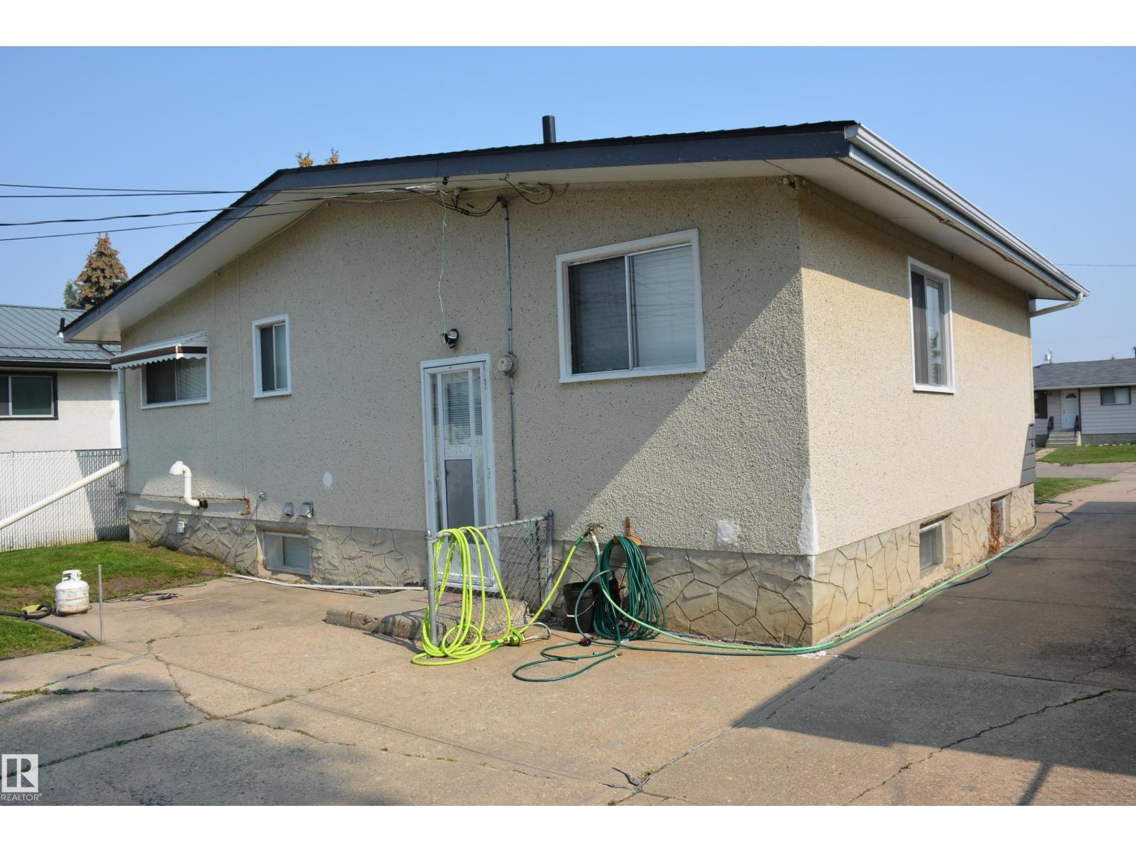 5506 56 ST - Photo 3 of 21, Barrhead, Alberta