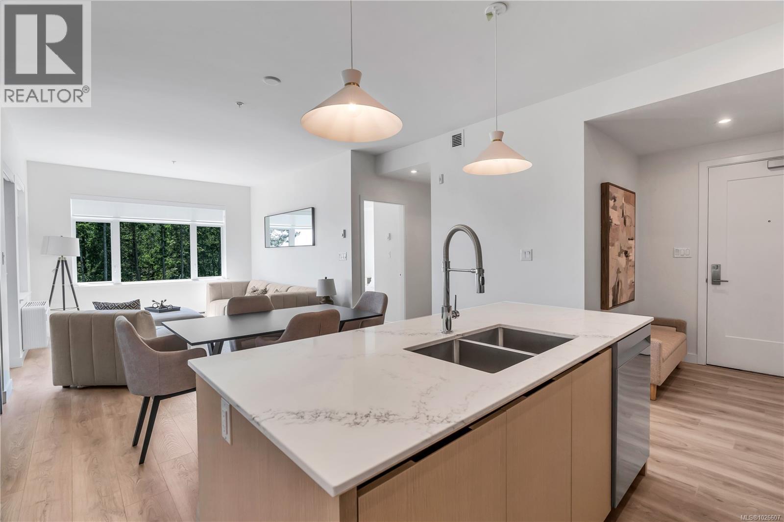 101 2000 West Park Lane, View Royal