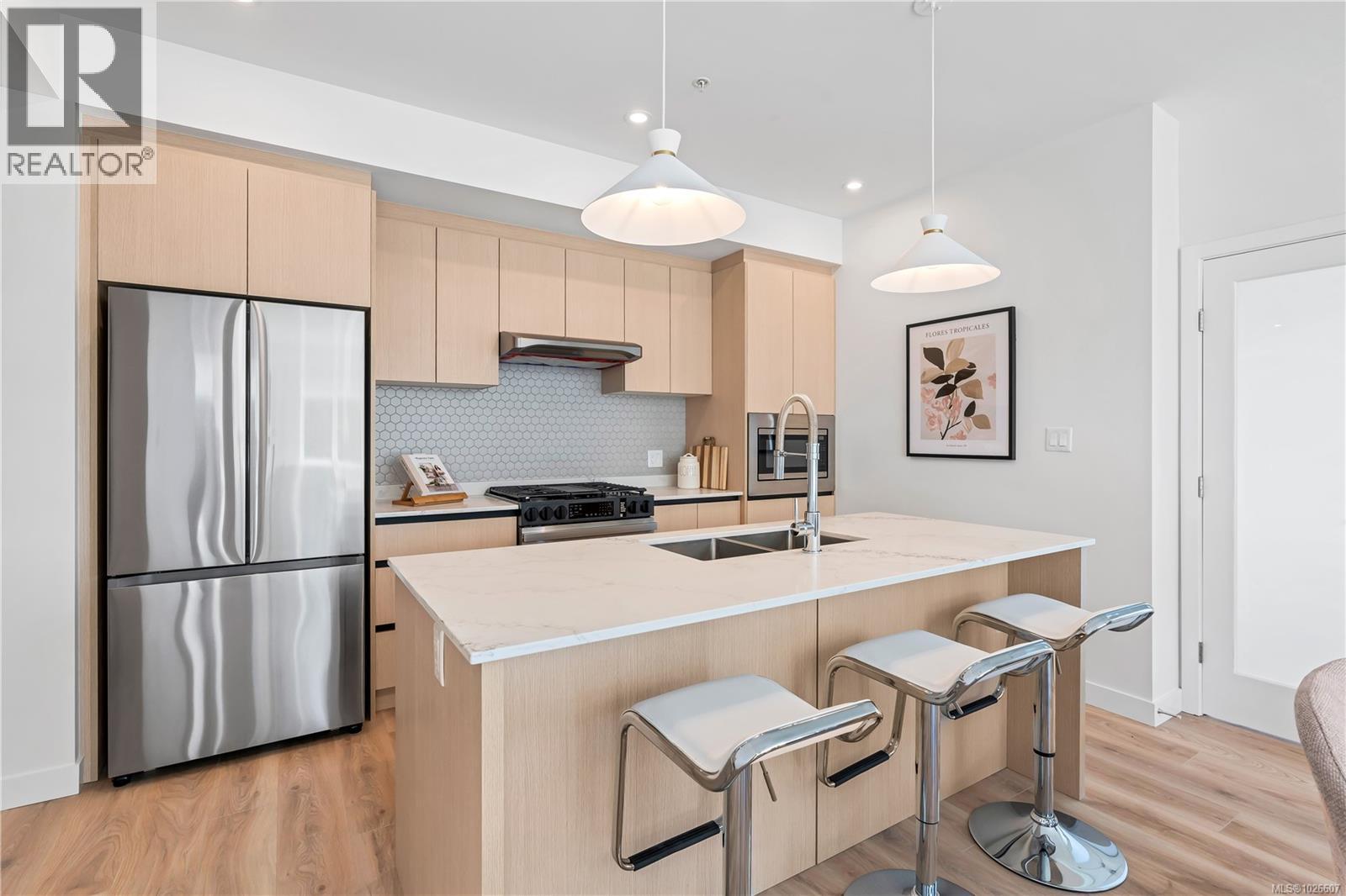 101 2000 West Park Lane, View Royal