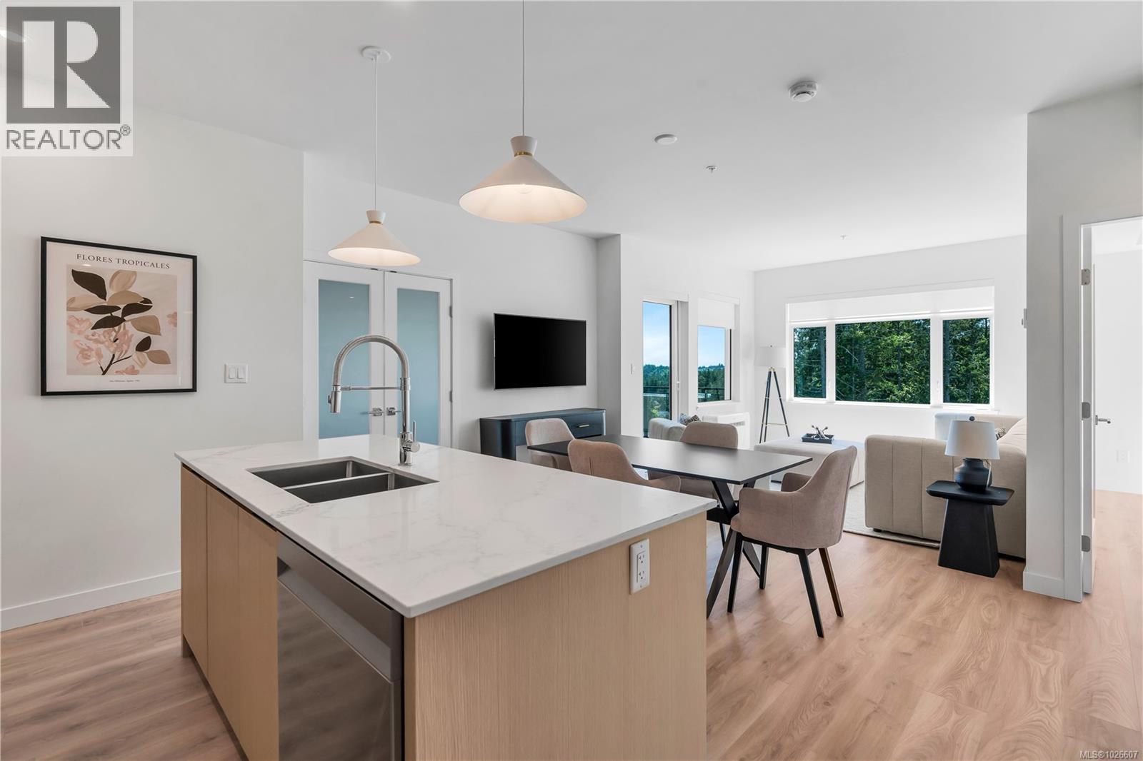 101 2000 West Park Lane, View Royal