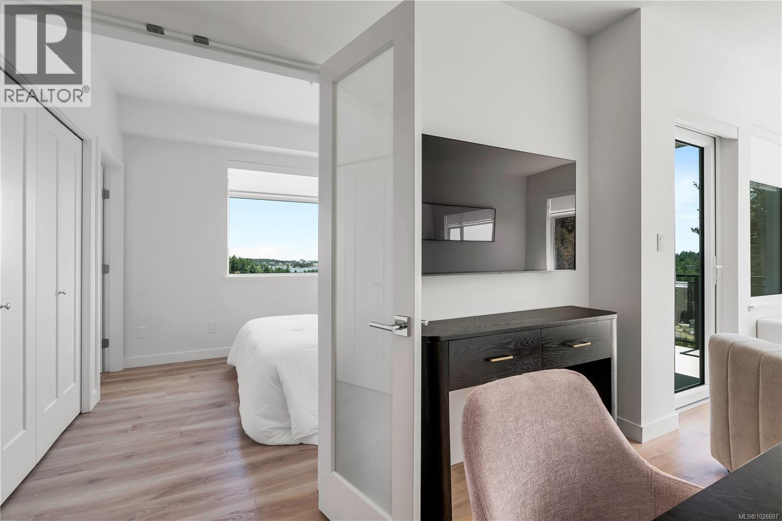 101 2000 West Park Lane, View Royal