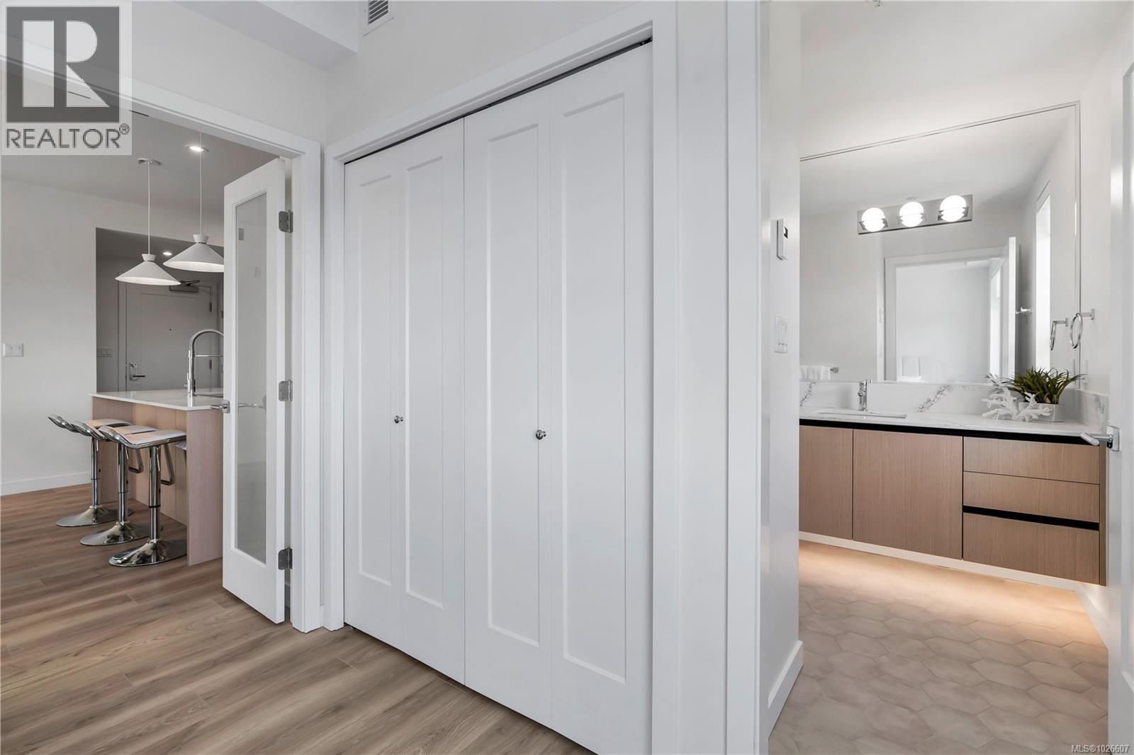 101 2000 West Park Lane, View Royal