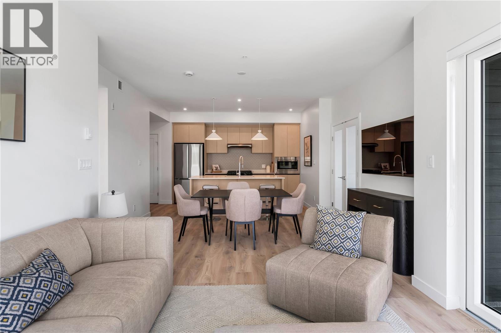 101 2000 West Park Lane, View Royal