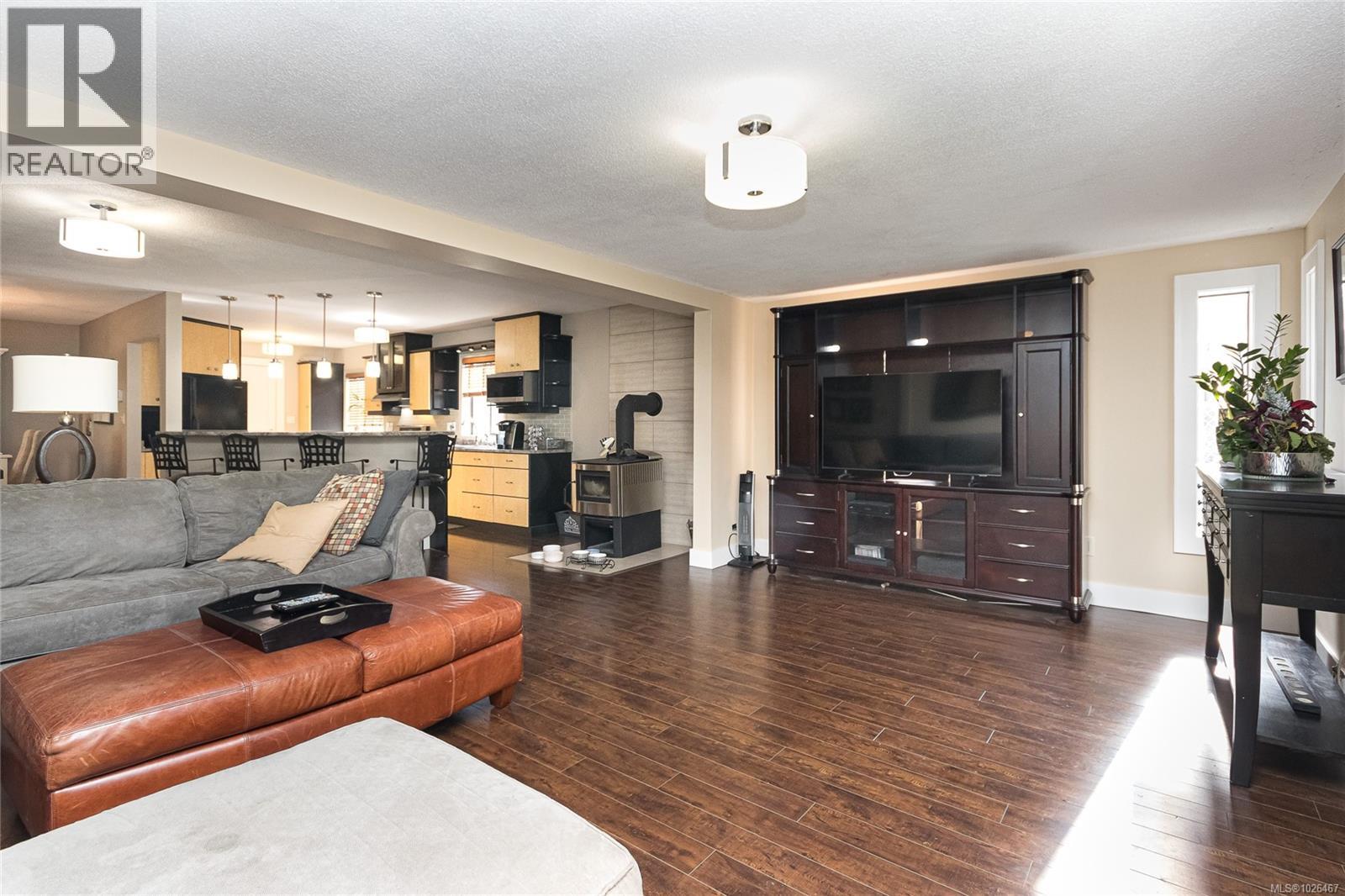 7318 Veyaness Rd, Central Saanich