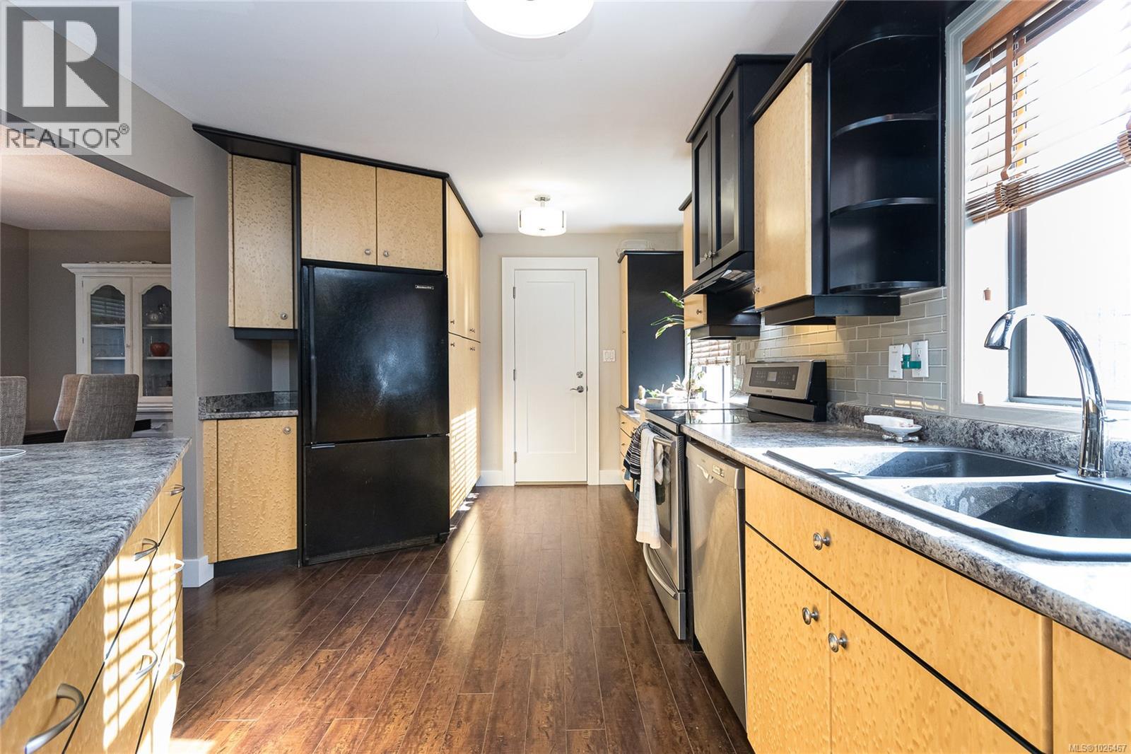 7318 Veyaness Rd, Central Saanich