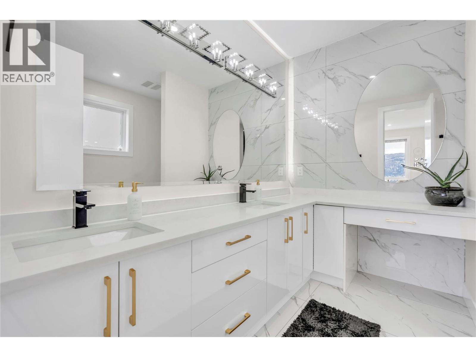 2719 HAWTHORN Drive, Penticton