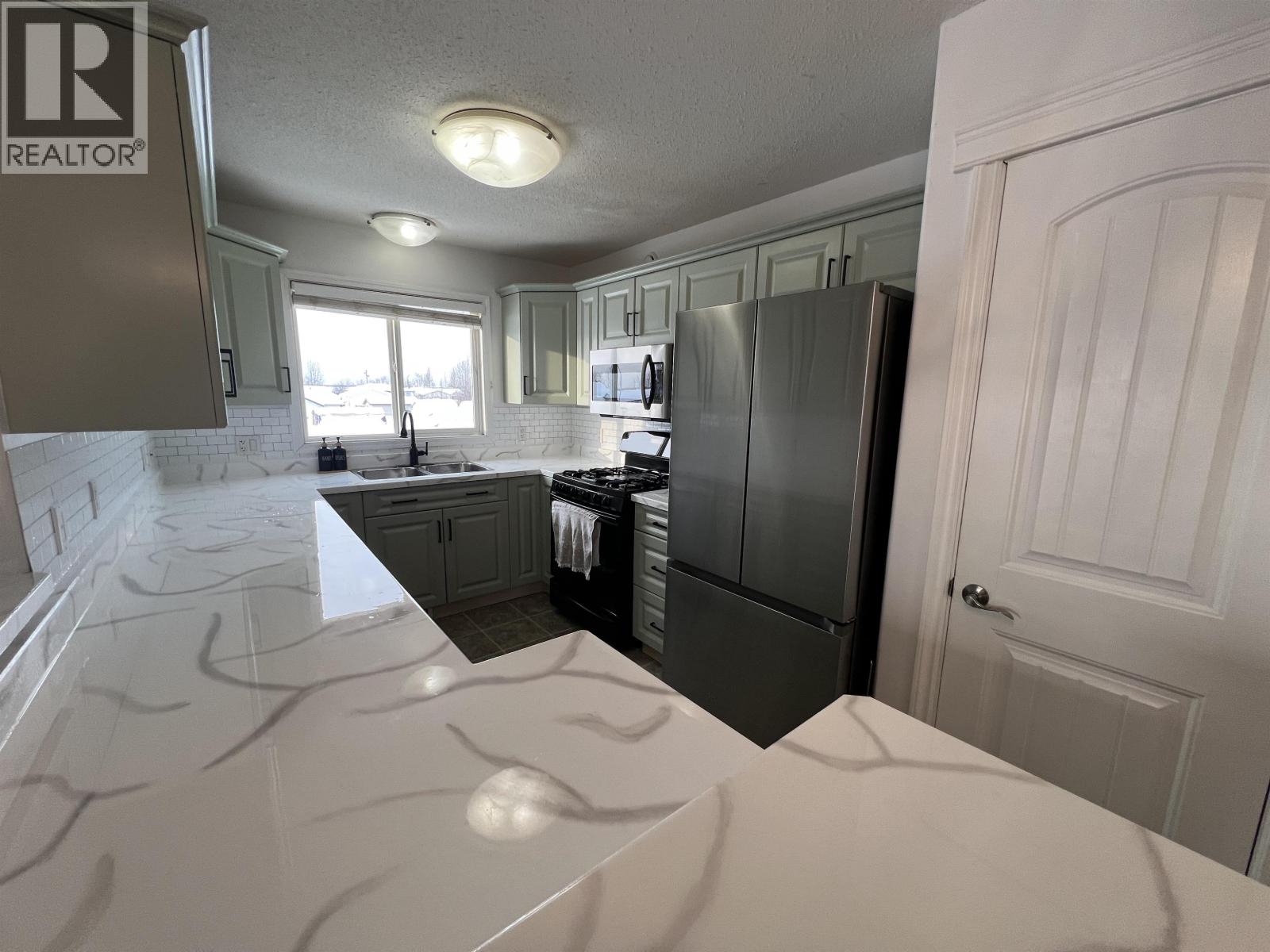 5201 HALLMARK CRESCENT, Fort Nelson