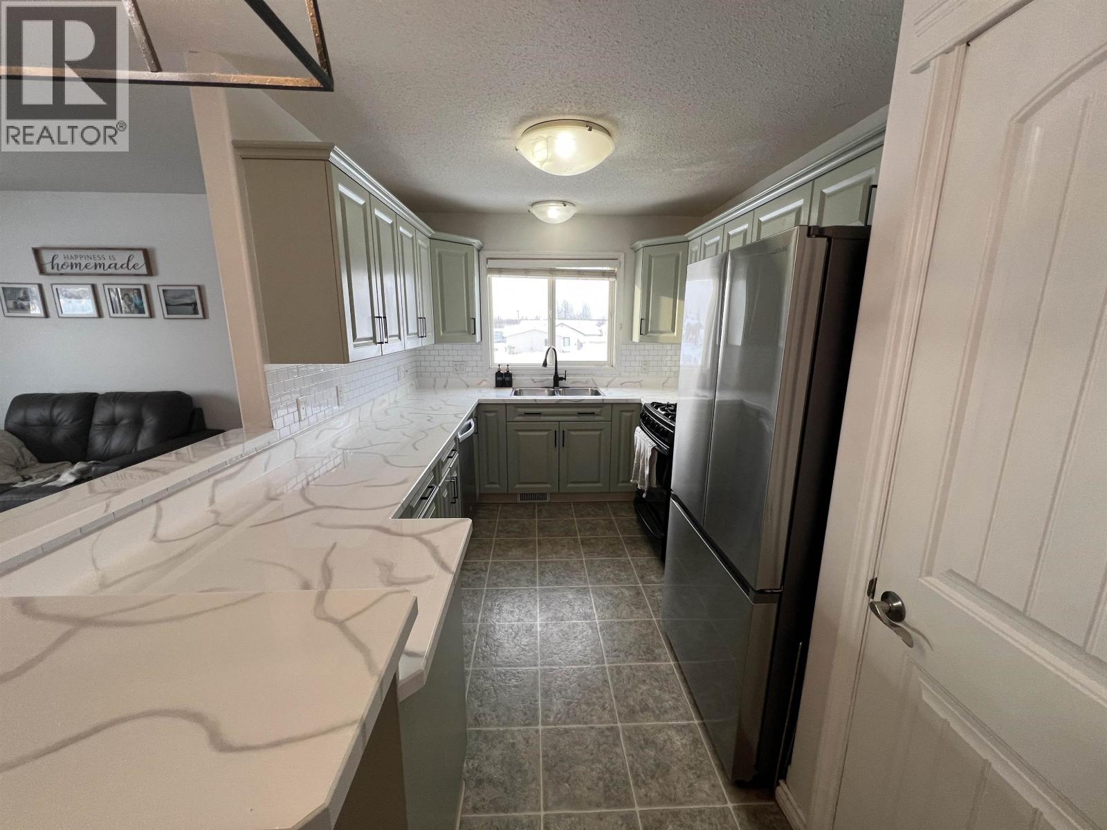 5201 HALLMARK CRESCENT, Fort Nelson