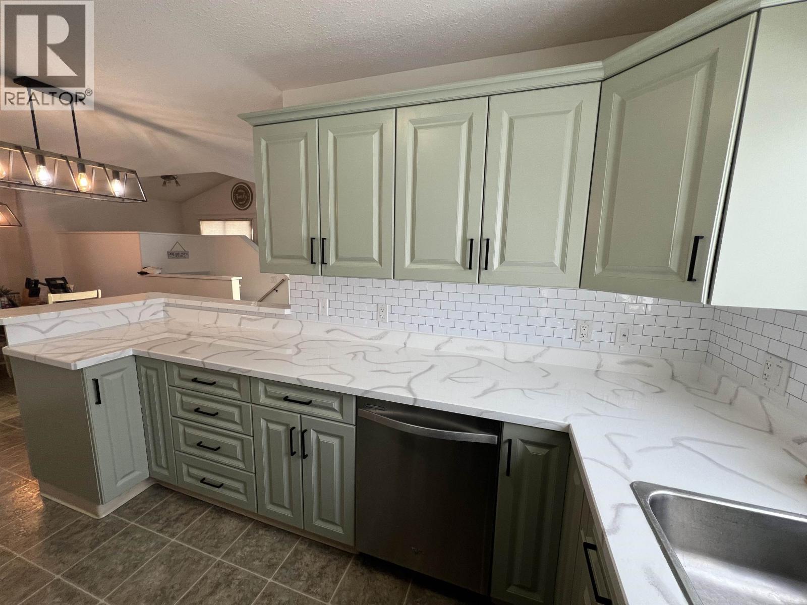 5201 HALLMARK CRESCENT, Fort Nelson