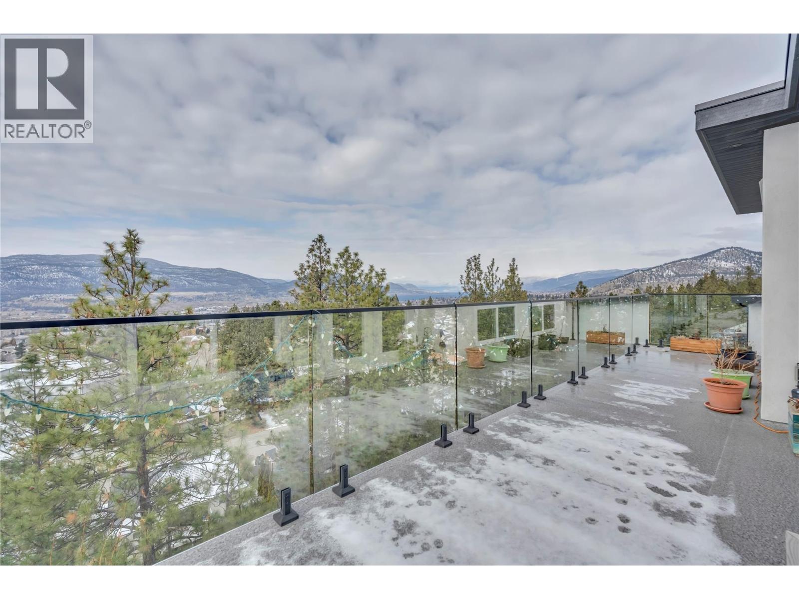 2719 HAWTHORN Drive, Penticton