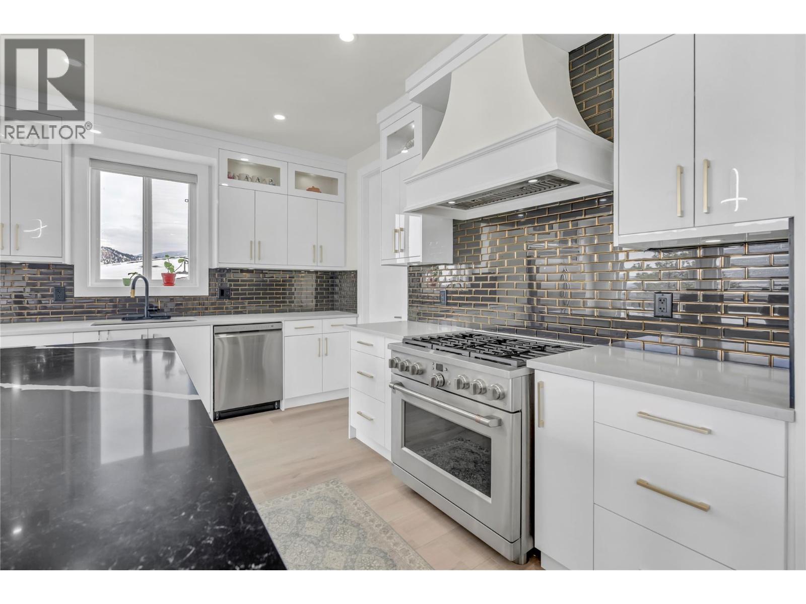 2719 HAWTHORN Drive, Penticton